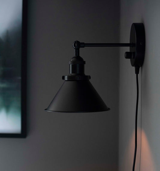Vägglampa Anton Svart