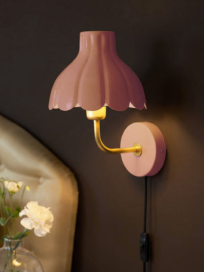 Vägglampa Wells Mellanrosa