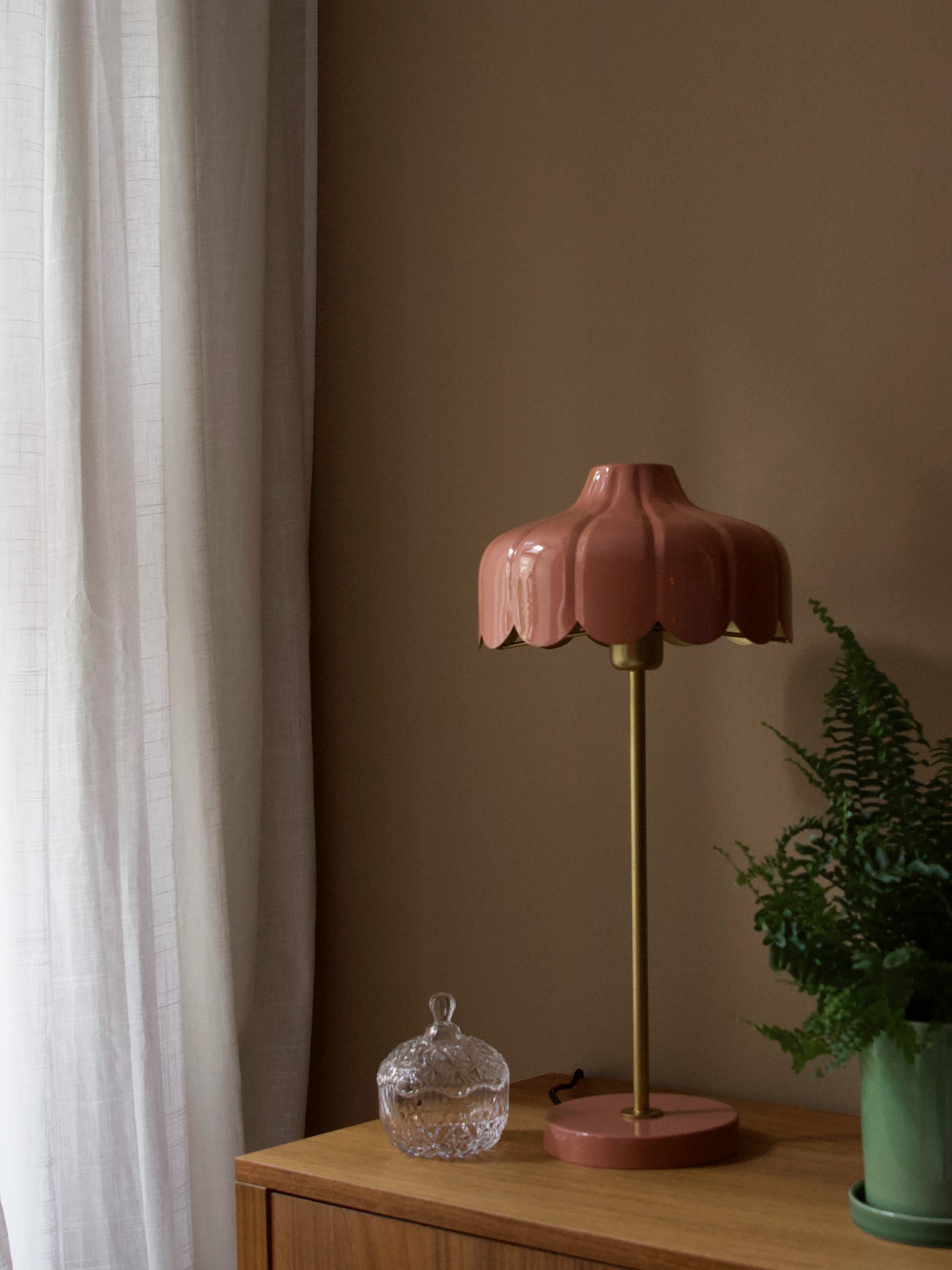 Bordslampa Wells Mellanrosa
