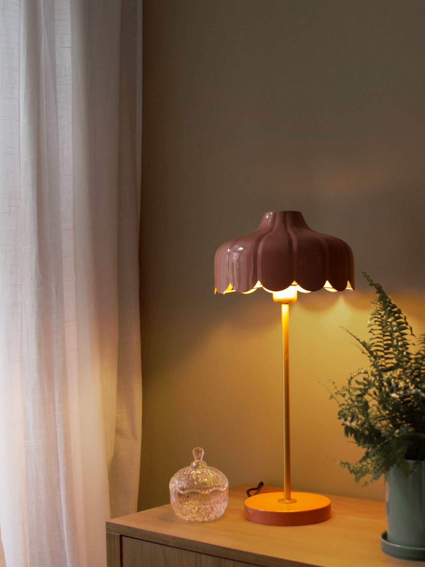 Bordslampa Wells Mellanrosa