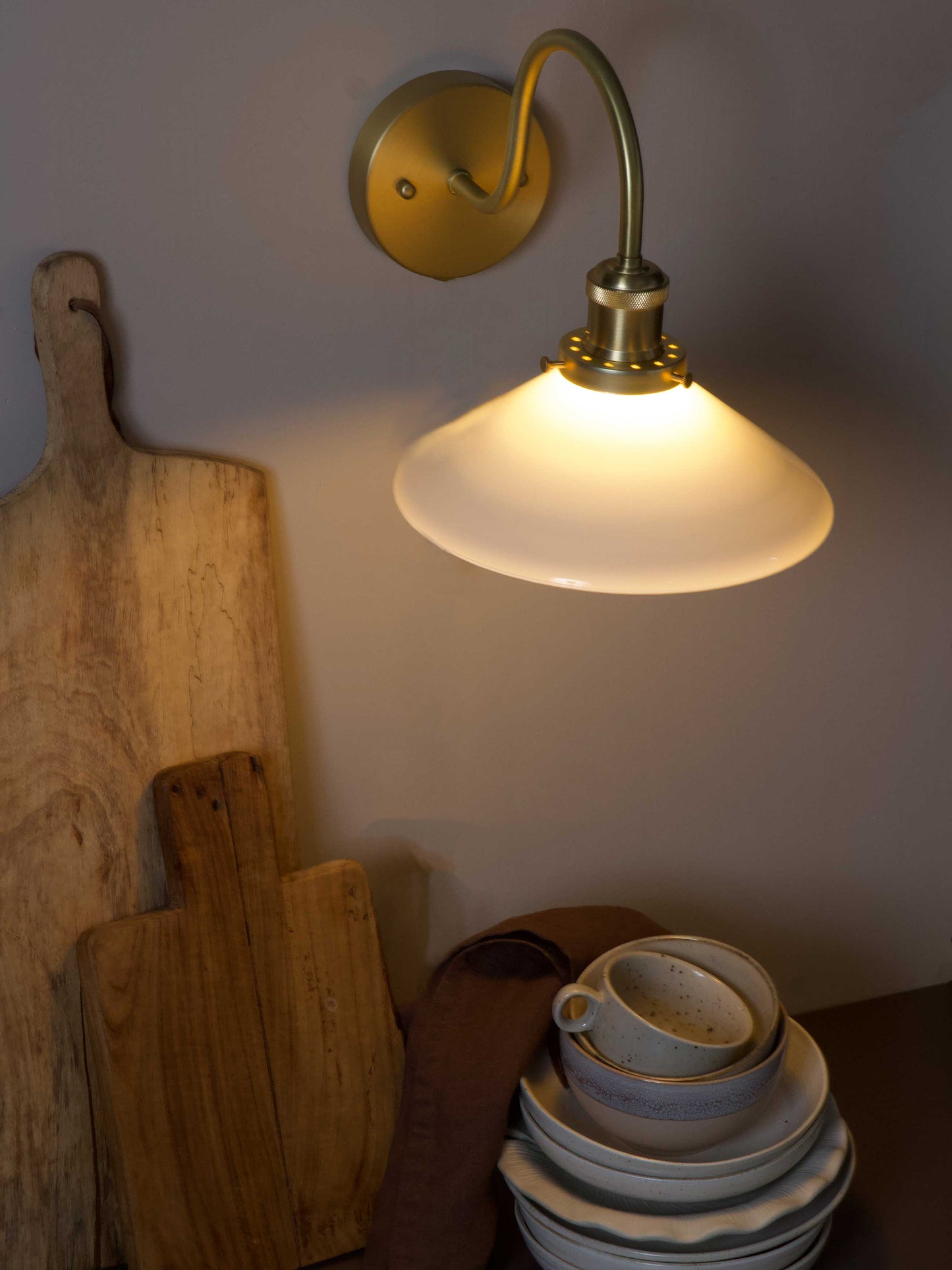 Vägglampa August Borstad Mässing IP23