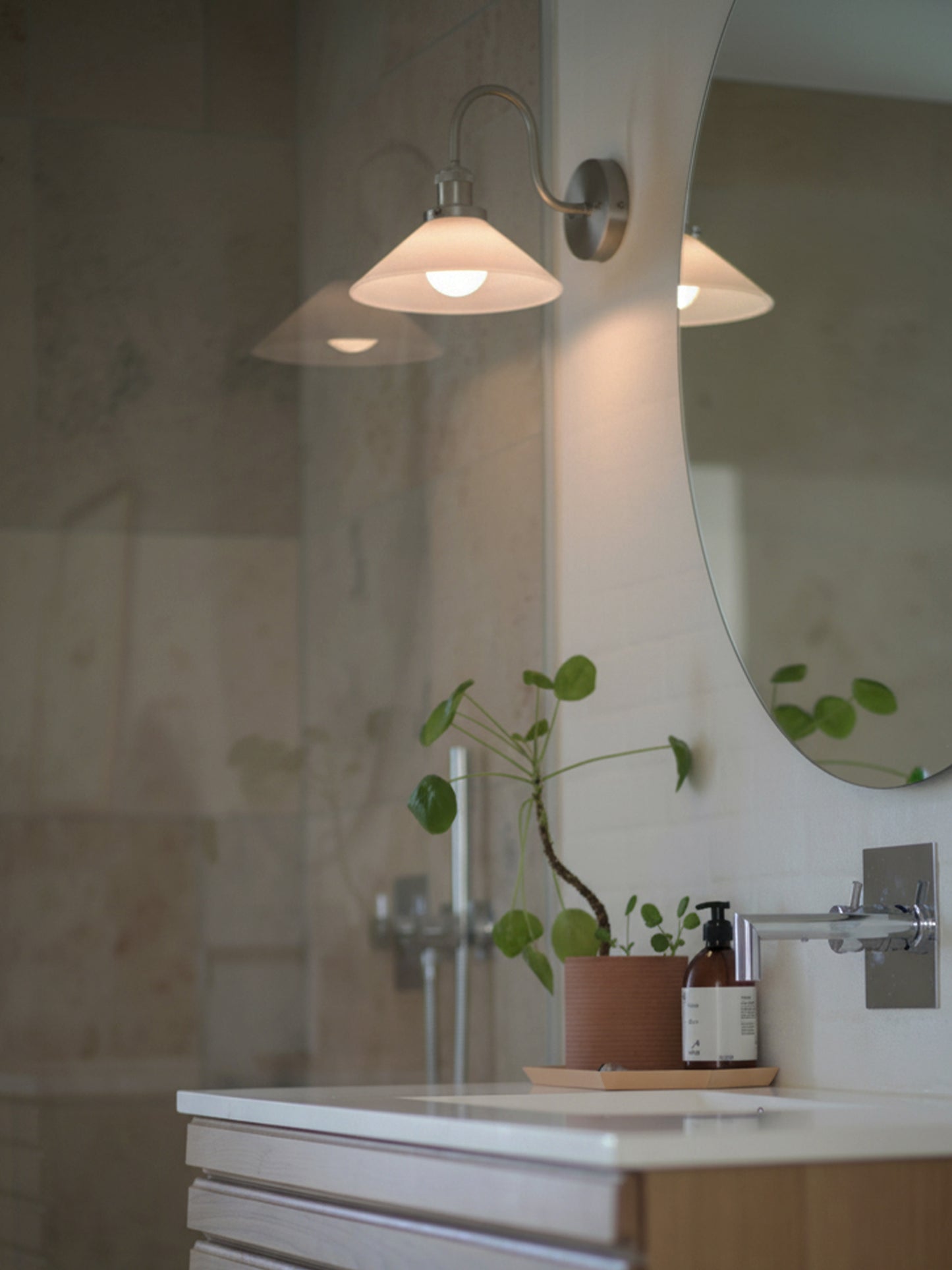 Vägglampa August Krom IP23