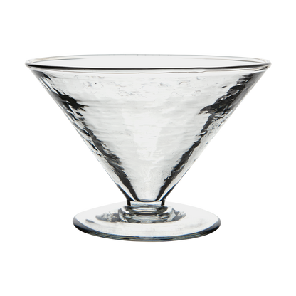 Cocktailglas med vid kupa på fot.